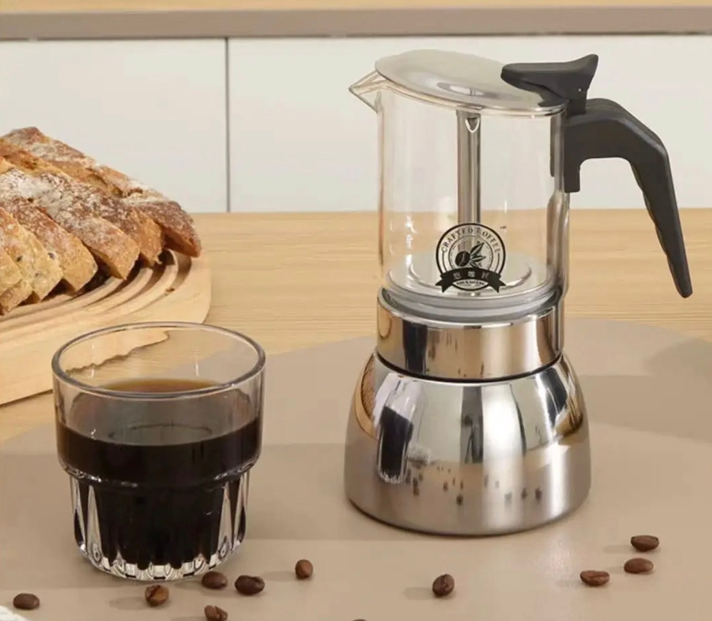 machine à café percolateur avec café table