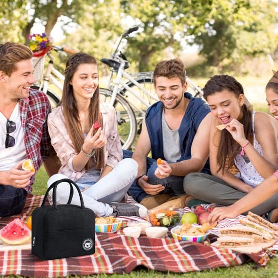 Jeunes qui pique-nique sac isotherme noir freshkeep