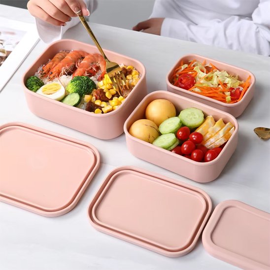 Boite repas isotherme rose 1300 ml ouverte sur table 