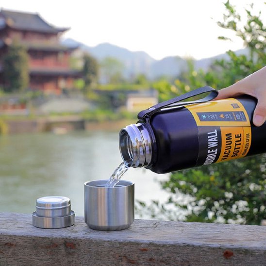 Bouteille isotherme 1l noire plein air