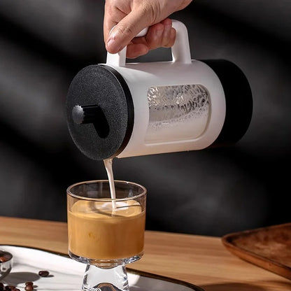 cafetière à piston fait mousse lait cappuccino