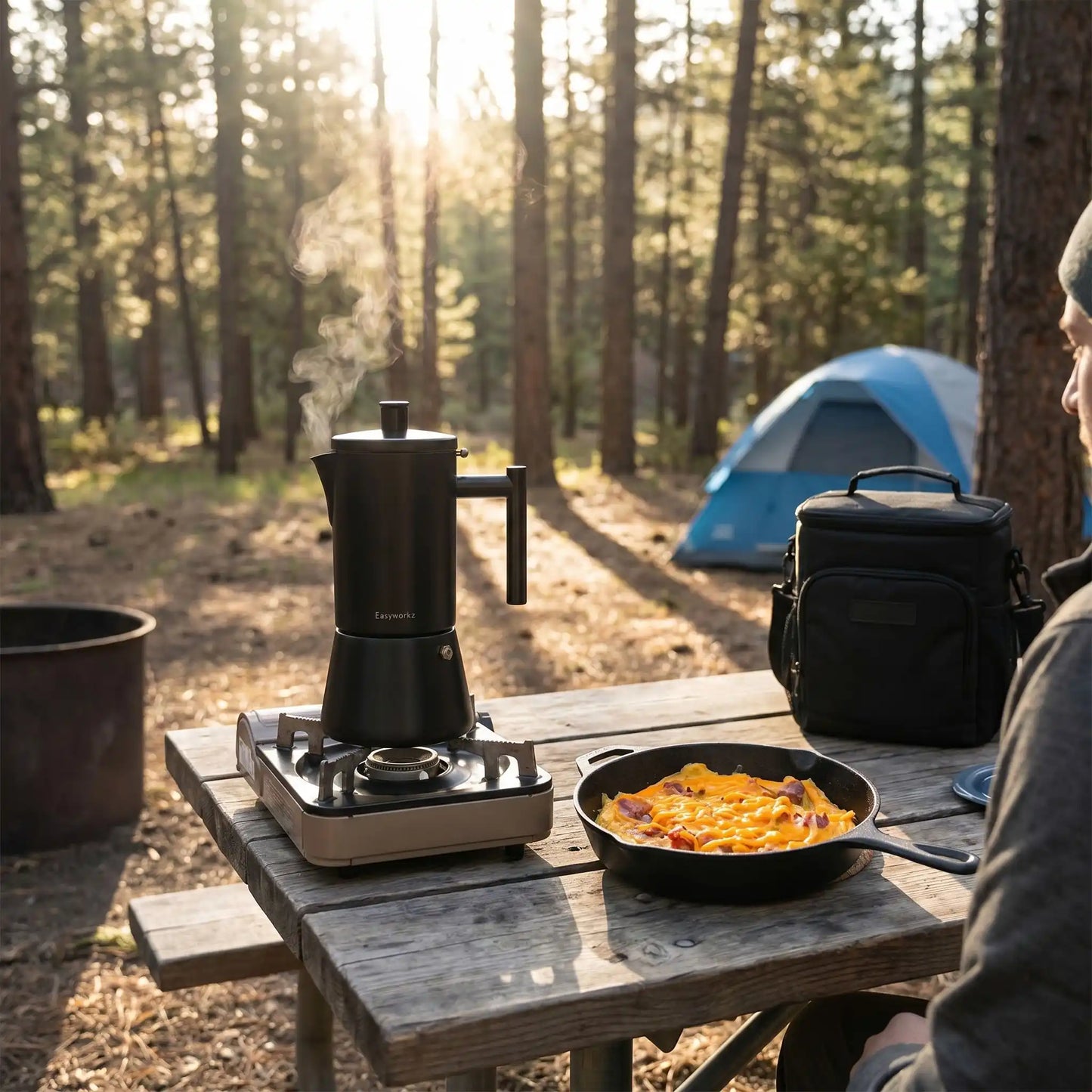 cafetiere italienne inox sur réchaud camping bois