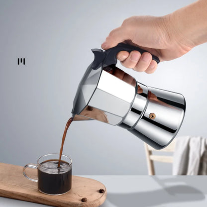 cafetiere italienne inox verse expresso tasse