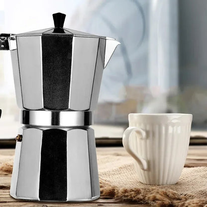 cafetiere italienne moka sur table