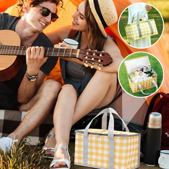 Couple fête camping avec sac isotherme jaune