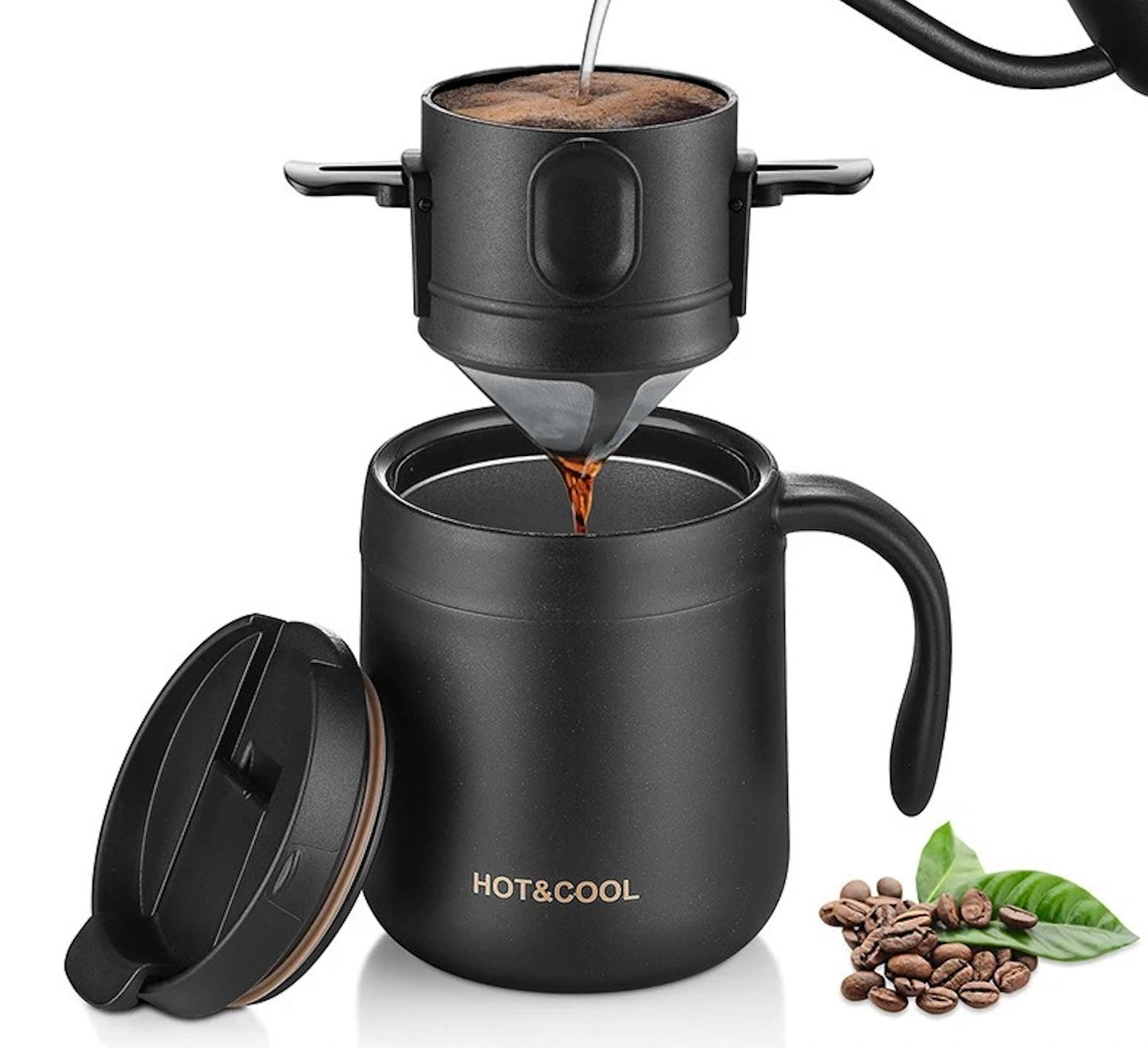 eau versée dans filtre cafetière filtre manuelle