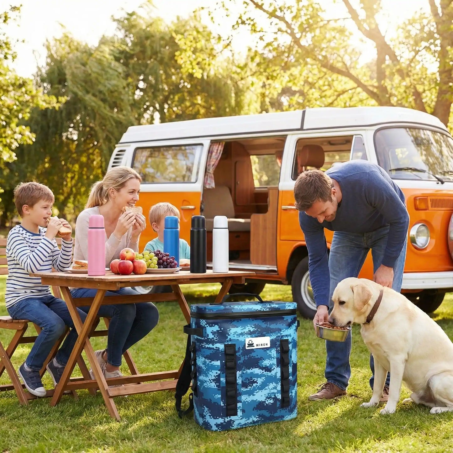 famille déjeune camping sac a dos isotherme