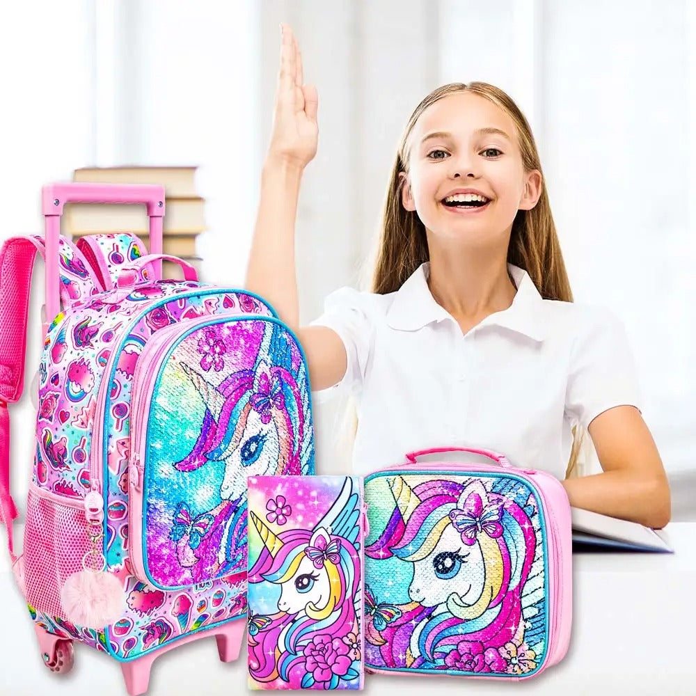 fillette avec sac a dos enfant isotherme 3 en 1