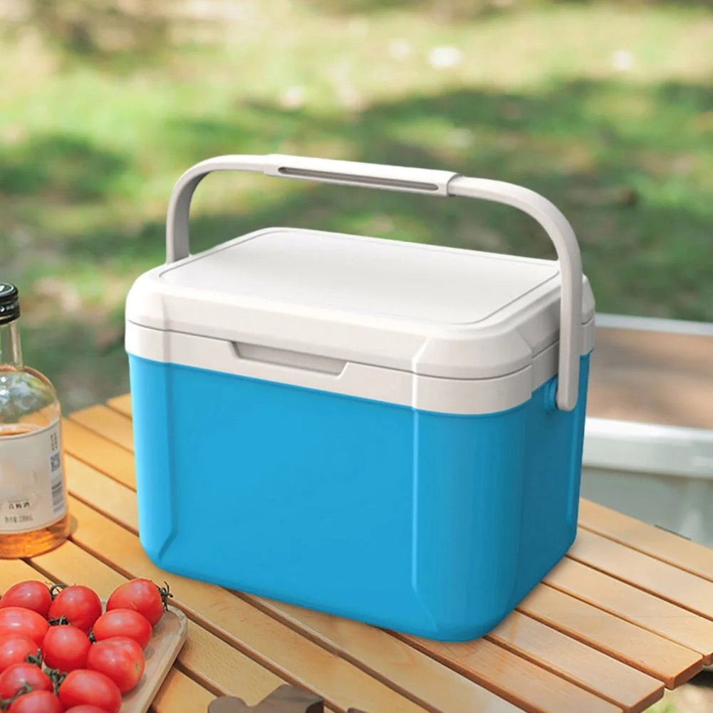glacière 5 litres bleue sur table camping