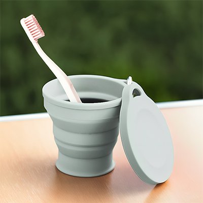 Gobelet pliable vert avec brosse à dent table