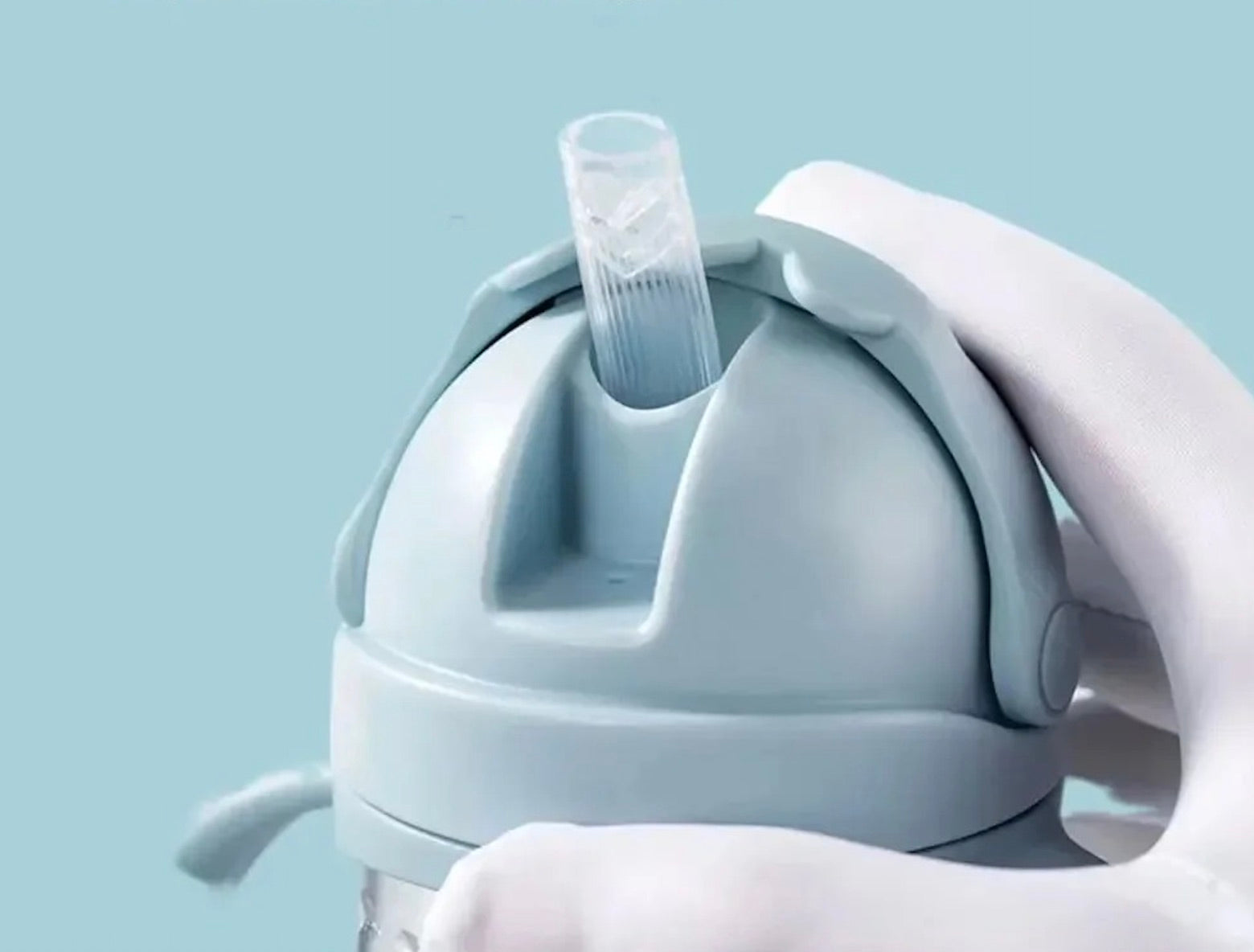 gourde bebe ouvre facilement pour boire avec paille