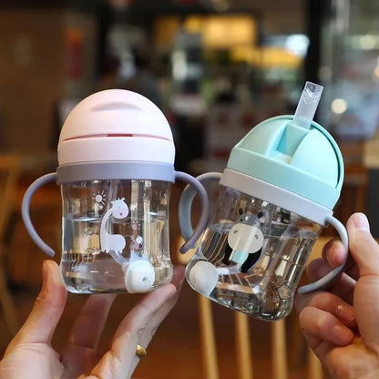 gourde bebe tient facilement mains grâce aux oreilles