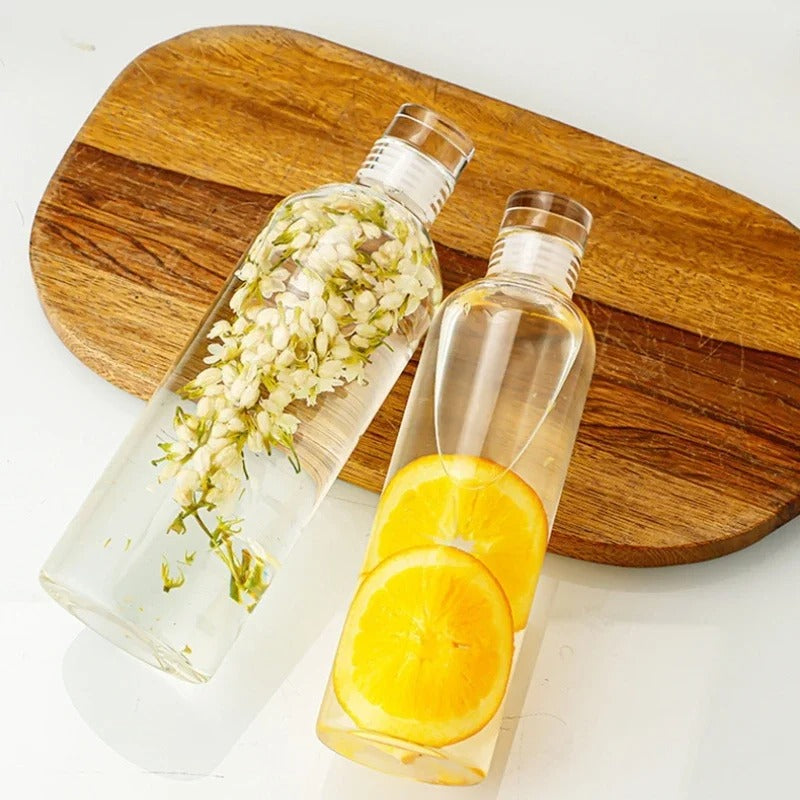 gourde en verre avec deux différentes infusions