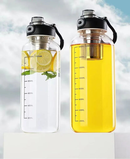 gourde en verre eau froide fruits ou thé chaud