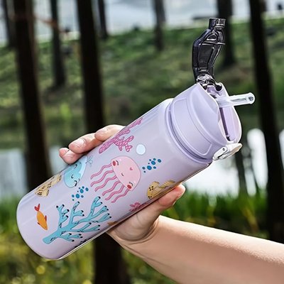 Gourde enfant avec paille pratique boire lors randonnées