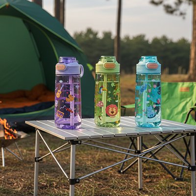 Gourde enfant en violet vert ou bleu table camping