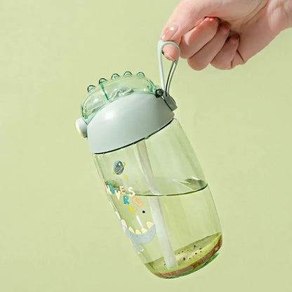 gourde enfant verte avec petit cordon transport