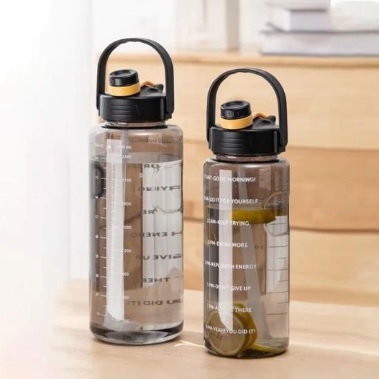 Gourde noire de 1100 ml avec une autre plus petite