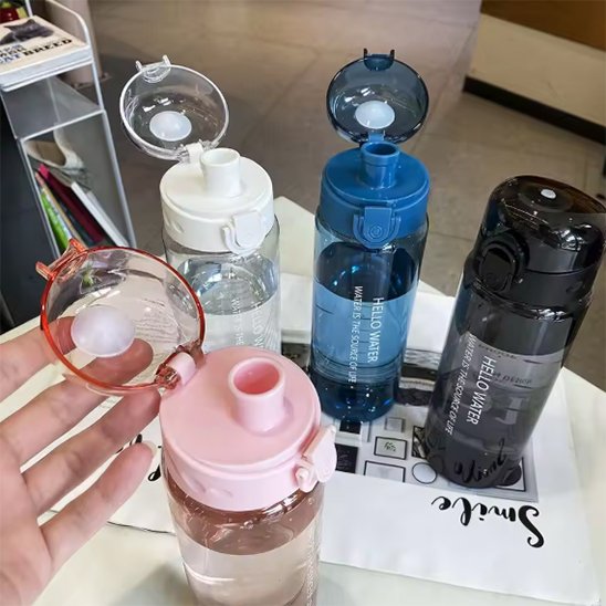 Gourde plastique en quatres différentes couleurs