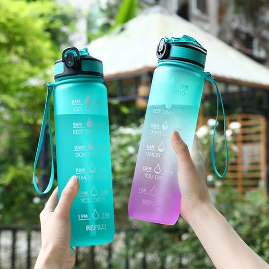 Gourde plastique en vert ou en vert et violet 