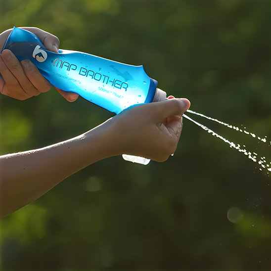 Gourde souple comprimable facilite hydratation