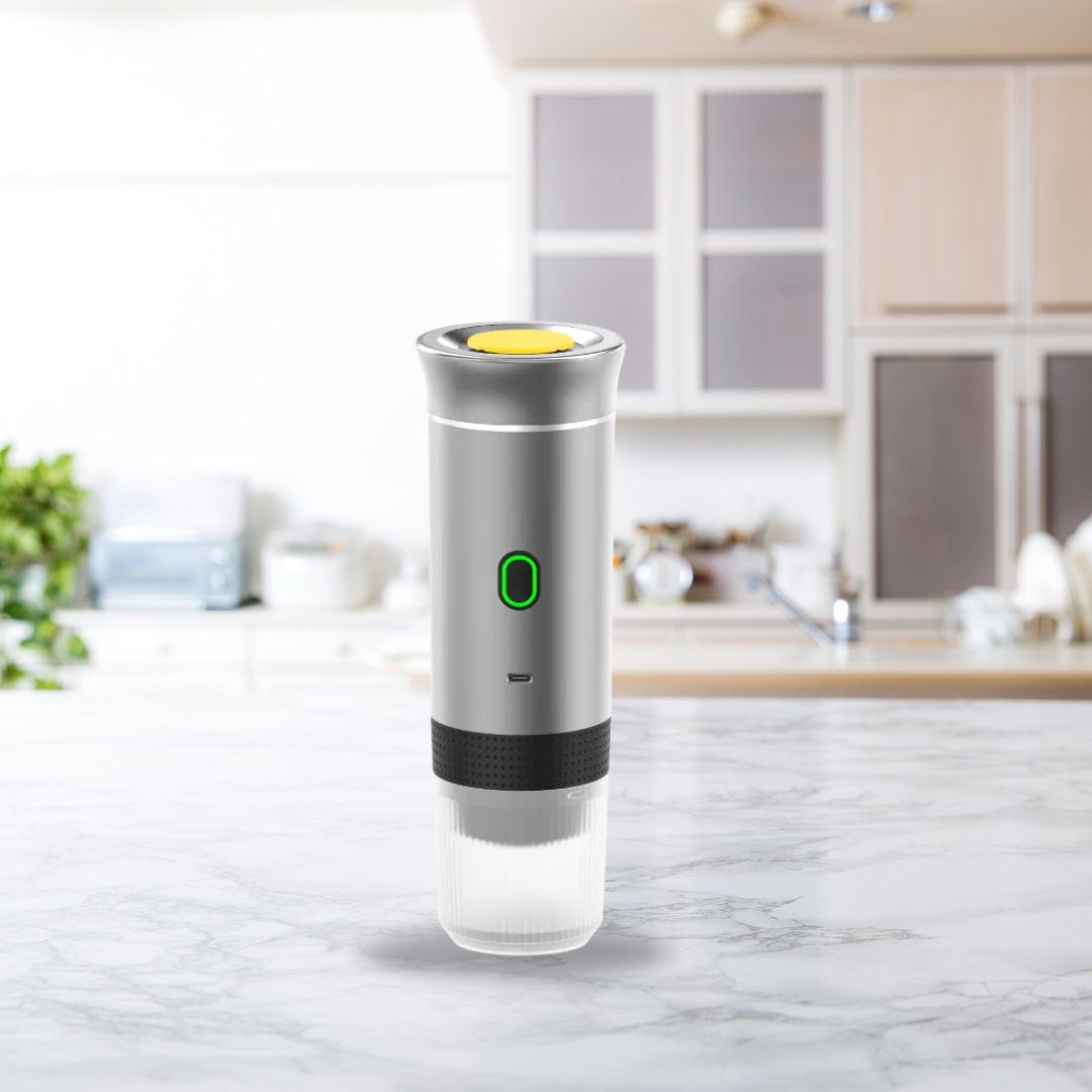 machine a cafe portable argent debout sur comptoir
