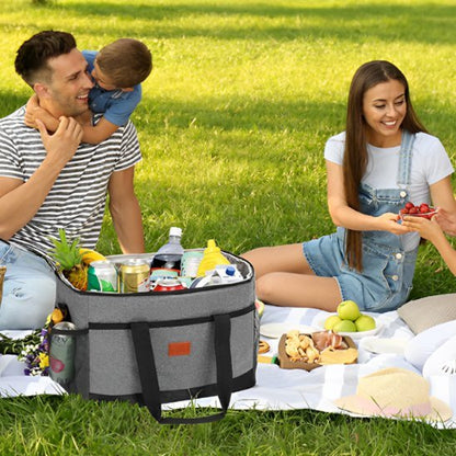 parents enfants mangent dehors sac isotherme repas 