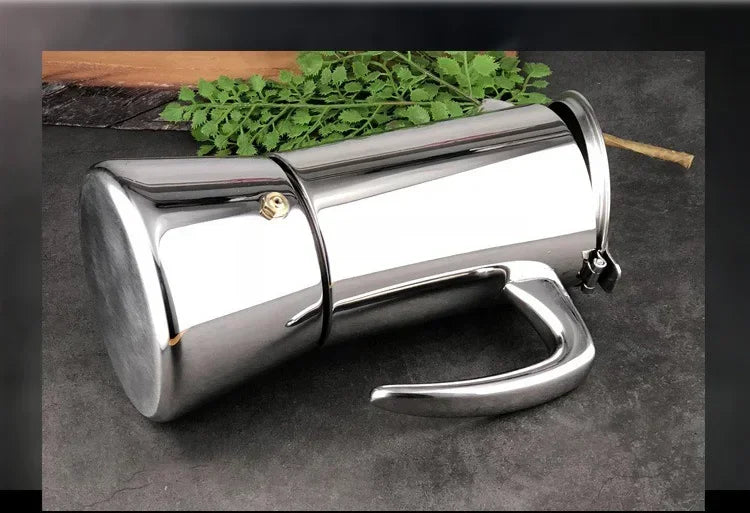 percolateur café couché sur côté fond inox