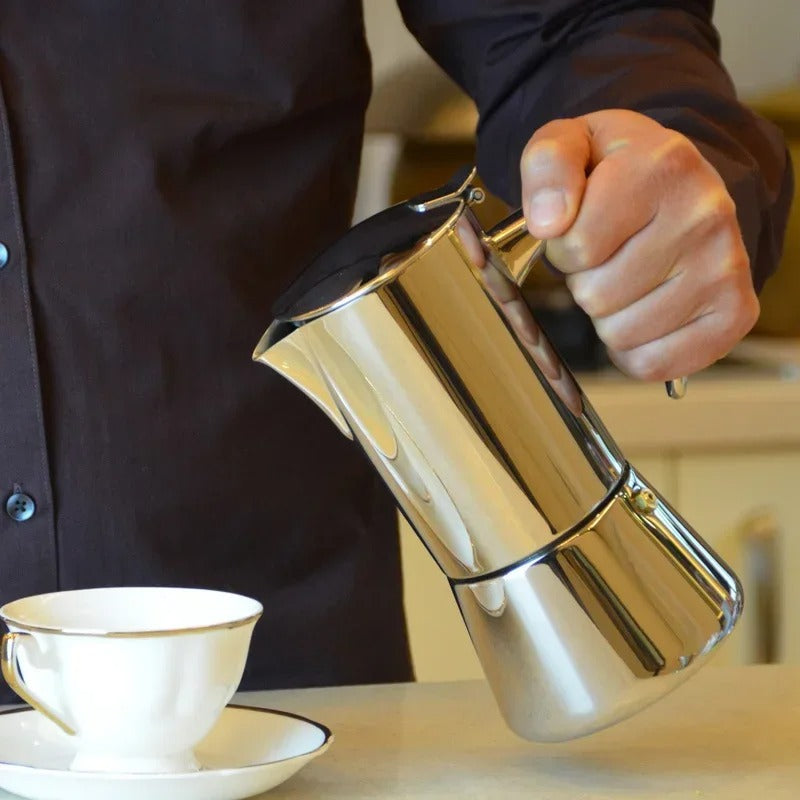 percolateur café verse expresso tasse