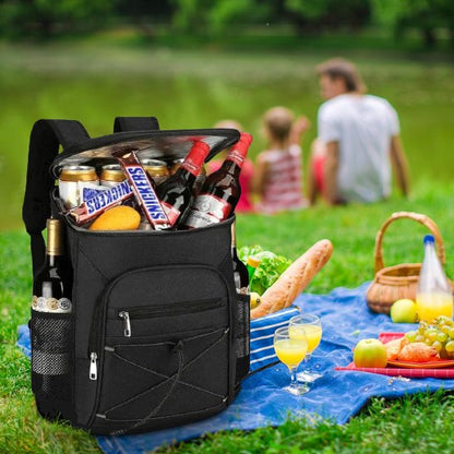 Sac a dos isotherme noir sur nappe dehors