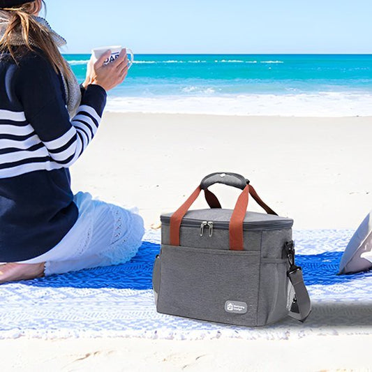 Sac à repas isotherme avec femme à la plage