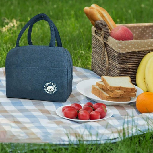 sac isotherme freshkeep bleu nourriture sur nappe dehors