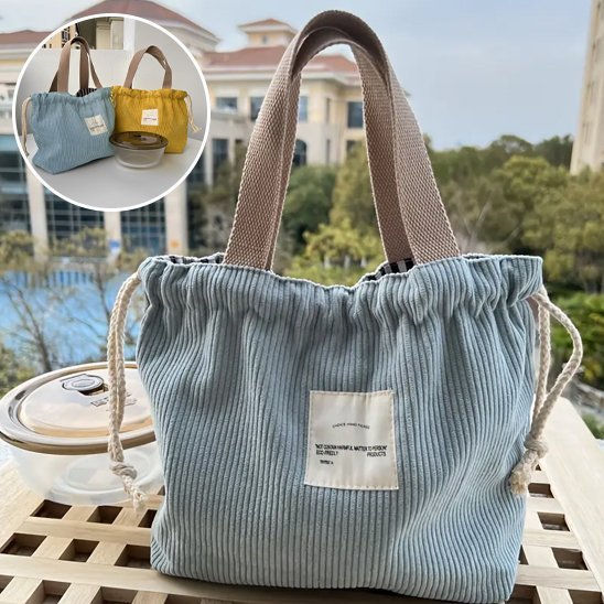 Sac repas isotherme bleu clair dehors
