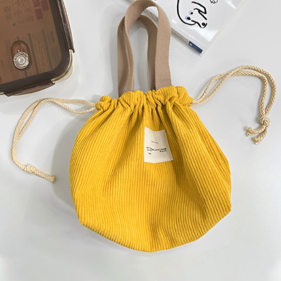 Sac repas isotherme jaune moutarde sur table